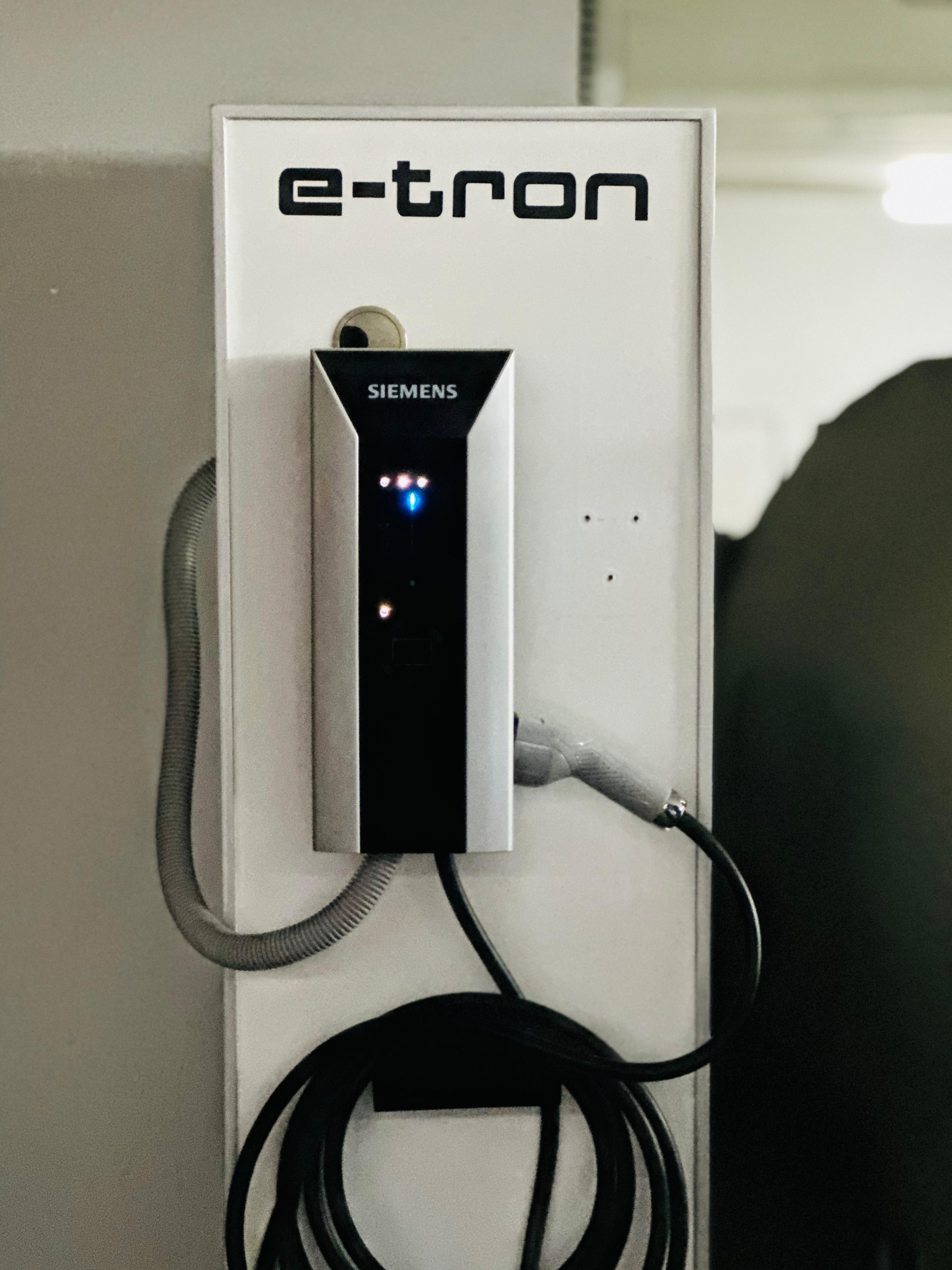 EKHON-CHARGE-003